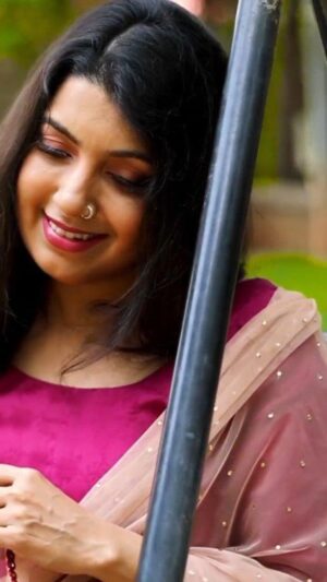 Anamika Singh Instagram - Kisi ke Dil Me bas ke #yediltumbinkahinlagtanahi❤️ #romanticsong #lovesongs #ishq #beautiful #songs #music #anamikasingh #newcoversong #viral #reelsinstagram #reelsvideo #reels #newsong #oldsongs #oldisgold #girls #romantic