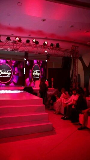 Anamika Singh Instagram - It's All about Yesterday Evening #awardshow #kumarsanu #honor #anamikasingh #singer #bollywood #music