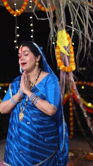 Anamika Singh Instagram - छठ मईया के आगमन का समय हो रहा है तो उनकी सेवा में मेरी पहली भेंट.... आप सब भी सुनें और शेयर करें।
जय छठी मईया की 🙏
#singer #music #chhathvibes❤️ #chhathghat❤️😇😊 #chhath_puja #chhathmahaparv_family❤️🙏🌅 #HindiSongs #bhojpuri #diwali
