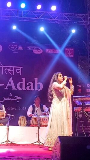 Anamika Singh Instagram - Mangal Bhavan Amangal haari #singer #jayshreeram #ramsiyaram #anamikasingh #song #reels #shorts #viral #trending #devotional