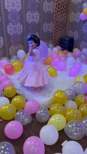 Anamika Singh Instagram - Happy birthday My little Angel 💕🎂🥳🎁 God bless you my baby 😙
#happybirthday #littleangel #babygirl