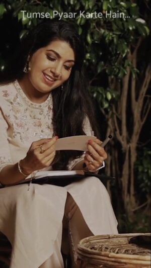 Anamika Singh Instagram - Tumse Pyaar Karte Hain....
#singer #music #song #hindisongs #bollywoodhits #newsong #newreelsvideo❤️ #anamikasingh #indianmusic #bollywoodmusic #HindiSongs #newreels
