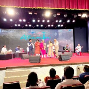 Anamika Singh Instagram - कल शाम Pashbaan-e-adab का कार्यक्रम बहुत ही शानदार रहा, बहुत अच्छे सुनने वाले आये थे। आप सभी का बहुत बहुत धन्यवाद 🙏 कार्यक्रम की कुछ तस्वीरें आप सब से शेयर कर रही हूँ... बाकी वीडियो और photos जल्द ही 🙏🙏 धन्यवाद कैसर ख़ालिद जी का, दानिश जी का, और पूरी टीम का जिनके बिना इस कार्यक्रम की सफलता संभव ही नहीं थी। आप सभी का बहुत बहुत धन्यवाद 🙏🙏
#music #livemusic #liveshow #concert #anamikasingh #pasbaaneadab #mumbai #bollywood