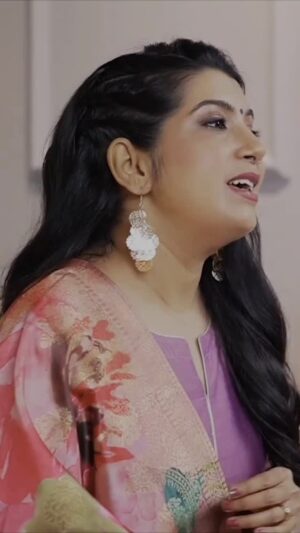 Anamika Singh Instagram - Baat Dil ki hai Dil Se samjhaiye Jara .....
#singer #song #ghazallovers #ghazal #shayari #classicalmusic #anamikasingh #hindisongs #music #bollywoodmusic #traditional #classicalmusic #instagram