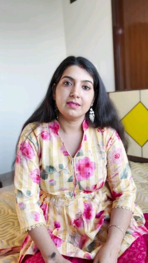 Anamika Singh Instagram - Tu Meri Zindagi hai #anamikasingh #alkayagniksongs #kumarsanu #trendingreels #ashiqi #bollywoodsongs #playbacksinger #reels #short #viralreels #songs