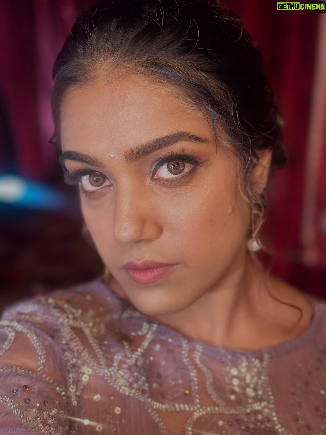 Ananya Amar - 15.3K Likes - Hosted the Red Carpet for Zee Kutumba Awards 2025 as a Family Member this time . 
Felt Great 🤩. 

@houseofyugaanta  came to my rescue with this beautiful saree and I can't even start explaining about the blouse , work and prefection of the whole outfit 🤩 

@makeup_stories_by_gowtham doing his magic on my skin as always 🥰 

@shamantha_rangaswamy made me rapulzel in a bun 🤩 

pc @manjunath_gowda333 and Sidde Gowdru 😁