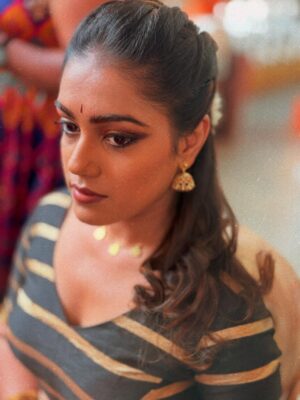 Ananya Amar Instagram - ನಾಜೂಕು ನಾರಿ 🪄

outfit : @inayadesignerstudio 
jewellery: @kushalsfashionjewellery and @beadslyy 
makeup : srs_makeup_artis
Hairstyle : Shobha akka