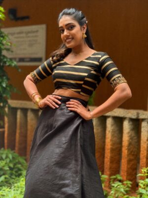 Ananya Amar Instagram - ನಾಜೂಕು ನಾರಿ 🪄

outfit : @inayadesignerstudio 
jewellery: @kushalsfashionjewellery and @beadslyy 
makeup : srs_makeup_artis
Hairstyle : Shobha akka