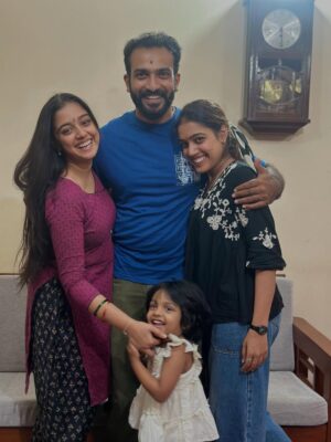 Ananya Amar Instagram - Dear August , 
You were a long month , full of surprises and unexpected events. 
Not a roller coaster 🎢 but a MIXER for sure (WonderLa) 😅 
Always grateful for whatever you have given us 🏡 
here , take a little piece of my ❤️ . 

#august #home #ananyaamar #beingbujji #bengaluru #photodump