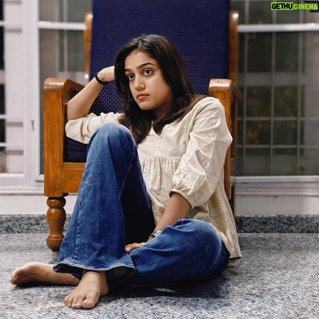 Ananya Amar - 9.8K Likes - I think we live in a world where the most important thing is daily life: sharing a space with your family, making meals, being with your people.
It's not only the idea of privacy, it's the beauty of the moment, at a time in the world when everything goes really fast - too fast. 

#random #haagesummane #ananyaamar