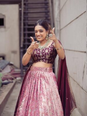 Ananya Amar Instagram - A reality show helps you realise a lot of things about yourself and #BB2 made me realise my potential and passion towards the work I do 🤗 I have enjoyed every day working for the show . 
I'm grateful for all the experiences and opportunities I got because of the show which I had never imagined. I have received lot of love and recognition from people 🥹 I will cherish this in my heart for a really long time 🫰🏻 Looking forward and manifesting great things now🤞🏻❤️
Thank You @zeekannada 🙏🏻
Thank You Audience 🫰🏻 
Thank You to the creative team of the show . 
Thank You to the whole crew of Bharjari Bachelors 🤩
Thank You Appa , Amma and @ankita.amar 🤍

Final Look 🤩
outfit @inayadesignerstudio 
makeup @makeup_stories_by_gowtham 
jewelley @purple_box_by_manasvi 
captured by @pradeepmachar ☺️
#BB2 #AnanyaAmar #ZeeKannada