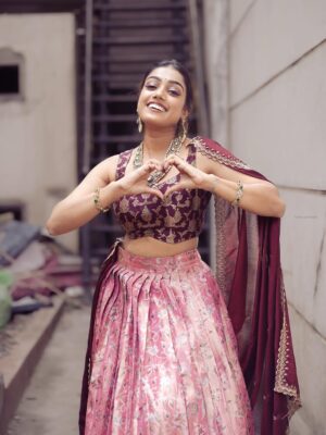Ananya Amar Instagram - A reality show helps you realise a lot of things about yourself and #BB2 made me realise my potential and passion towards the work I do 🤗 I have enjoyed every day working for the show . 
I'm grateful for all the experiences and opportunities I got because of the show which I had never imagined. I have received lot of love and recognition from people 🥹 I will cherish this in my heart for a really long time 🫰🏻 Looking forward and manifesting great things now🤞🏻❤️
Thank You @zeekannada 🙏🏻
Thank You Audience 🫰🏻 
Thank You to the creative team of the show . 
Thank You to the whole crew of Bharjari Bachelors 🤩
Thank You Appa , Amma and @ankita.amar 🤍

Final Look 🤩
outfit @inayadesignerstudio 
makeup @makeup_stories_by_gowtham 
jewelley @purple_box_by_manasvi 
captured by @pradeepmachar ☺️
#BB2 #AnanyaAmar #ZeeKannada