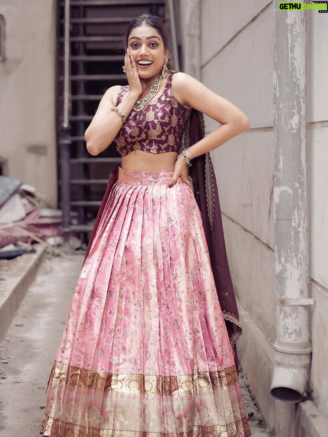 Ananya Amar - 16.6K Likes - A reality show helps you realise a lot of things about yourself and #BB2 made me realise my potential and passion towards the work I do 🤗 I have enjoyed every day working for the show . 
I'm grateful for all the experiences and opportunities I got because of the show which I had never imagined. I have received lot of love and recognition from people 🥹 I will cherish this in my heart for a really long time 🫰🏻 Looking forward and manifesting great things now🤞🏻❤️
Thank You @zeekannada 🙏🏻
Thank You Audience 🫰🏻 
Thank You to the creative team of the show . 
Thank You to the whole crew of Bharjari Bachelors 🤩
Thank You Appa , Amma and @ankita.amar 🤍

Final Look 🤩
outfit @inayadesignerstudio 
makeup @makeup_stories_by_gowtham 
jewelley @purple_box_by_manasvi 
captured by @pradeepmachar ☺️
#BB2 #AnanyaAmar #ZeeKannada