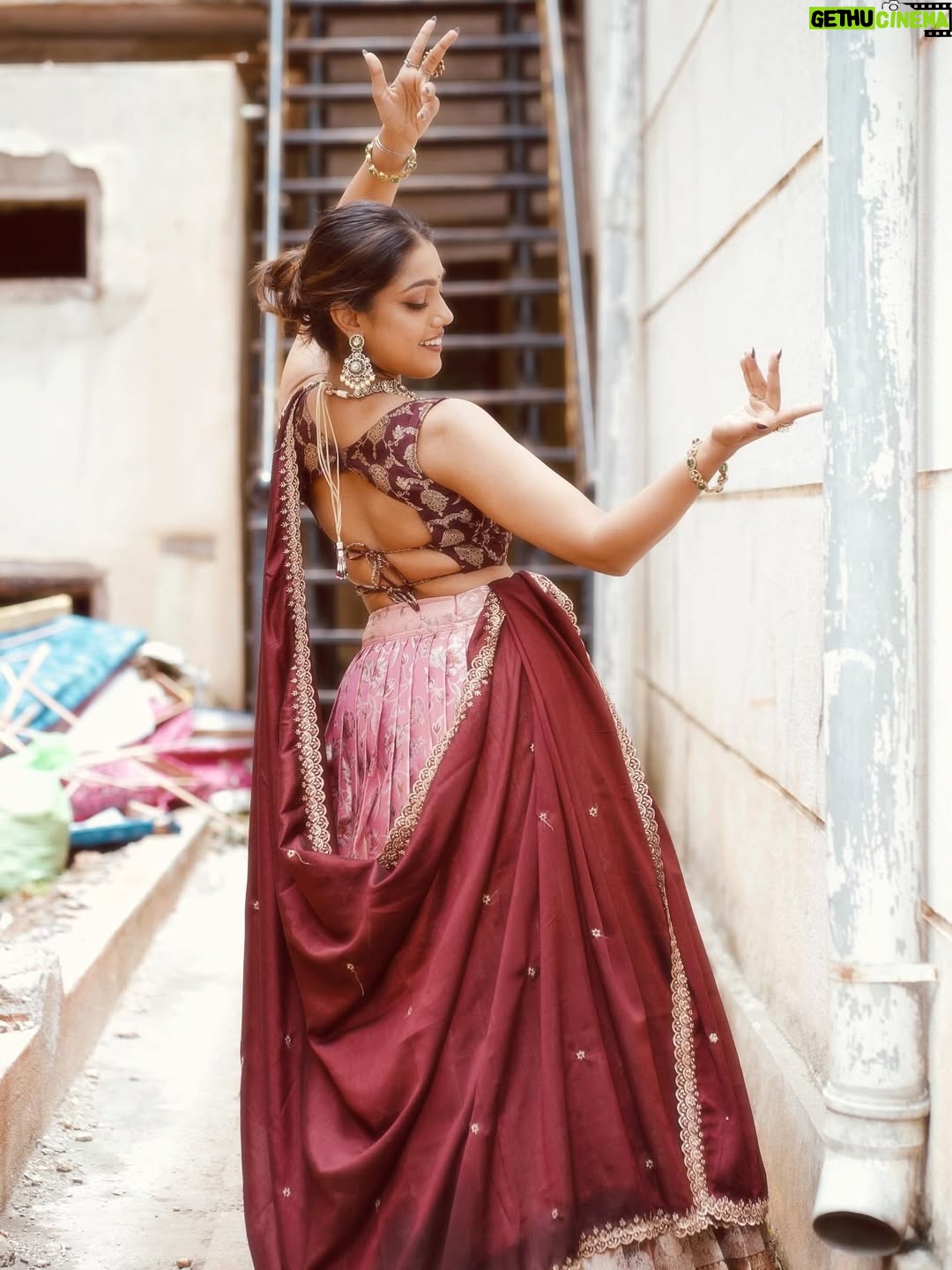 Ananya Amar - 16.6K Likes - A reality show helps you realise a lot of things about yourself and #BB2 made me realise my potential and passion towards the work I do 🤗 I have enjoyed every day working for the show . 
I'm grateful for all the experiences and opportunities I got because of the show which I had never imagined. I have received lot of love and recognition from people 🥹 I will cherish this in my heart for a really long time 🫰🏻 Looking forward and manifesting great things now🤞🏻❤️
Thank You @zeekannada 🙏🏻
Thank You Audience 🫰🏻 
Thank You to the creative team of the show . 
Thank You to the whole crew of Bharjari Bachelors 🤩
Thank You Appa , Amma and @ankita.amar 🤍

Final Look 🤩
outfit @inayadesignerstudio 
makeup @makeup_stories_by_gowtham 
jewelley @purple_box_by_manasvi 
captured by @pradeepmachar ☺️
#BB2 #AnanyaAmar #ZeeKannada
