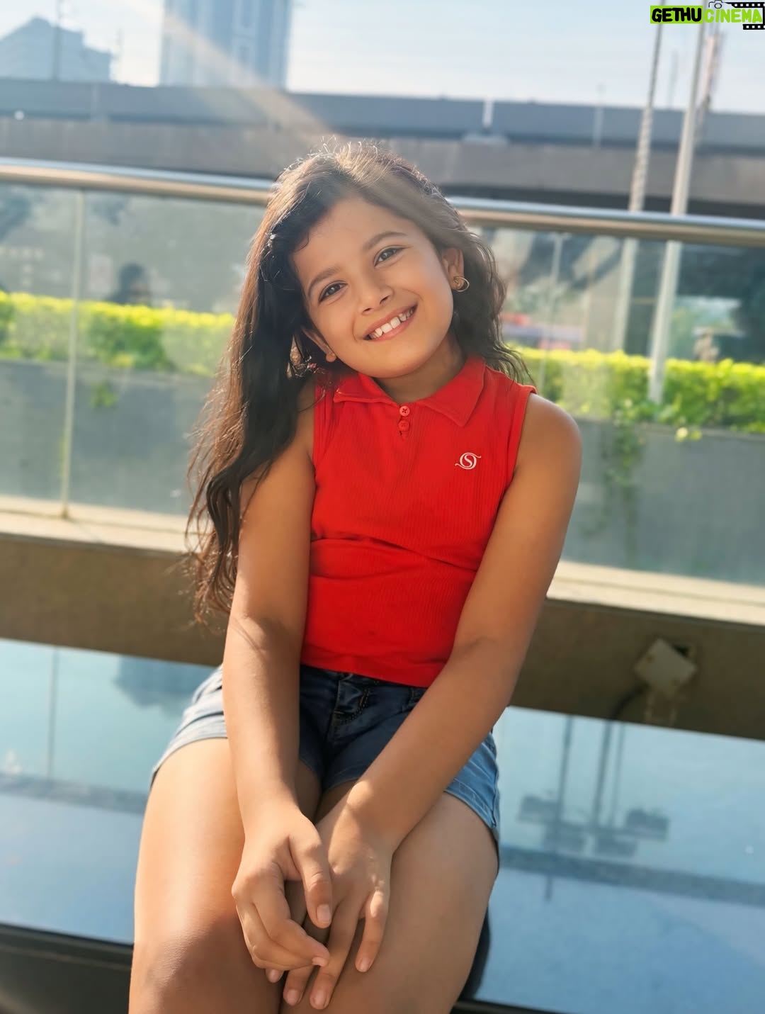 Ananya Gambhir - 4.5K Likes - Feeling cute 🥰 

Thanku @_shivam_1216  for these amazing gifts❤️