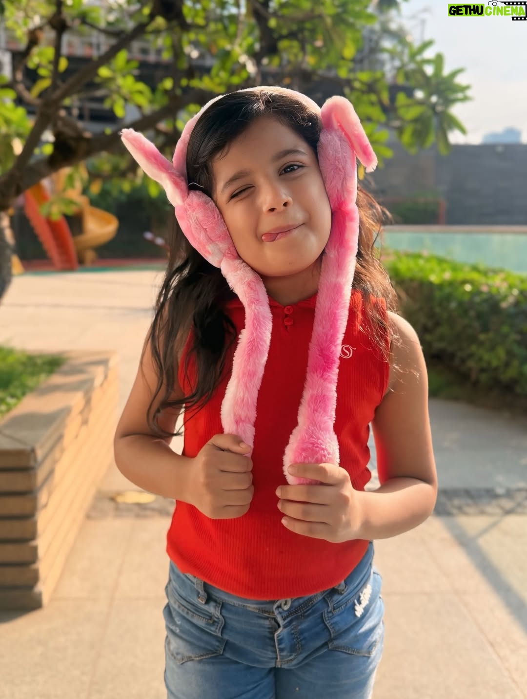 Ananya Gambhir - 4.5K Likes - Feeling cute 🥰 

Thanku @_shivam_1216  for these amazing gifts❤️