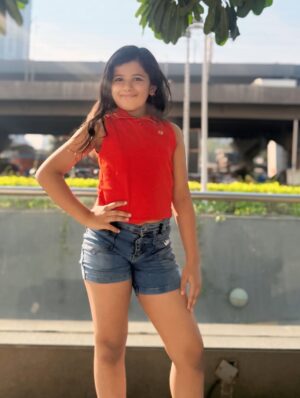 Ananya Gambhir Instagram - Feeling cute 🥰
Thanku @_shivam_1216 for these amazing gifts❤️