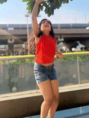 Ananya Gambhir Instagram - Feeling cute 🥰
Thanku @_shivam_1216 for these amazing gifts❤️