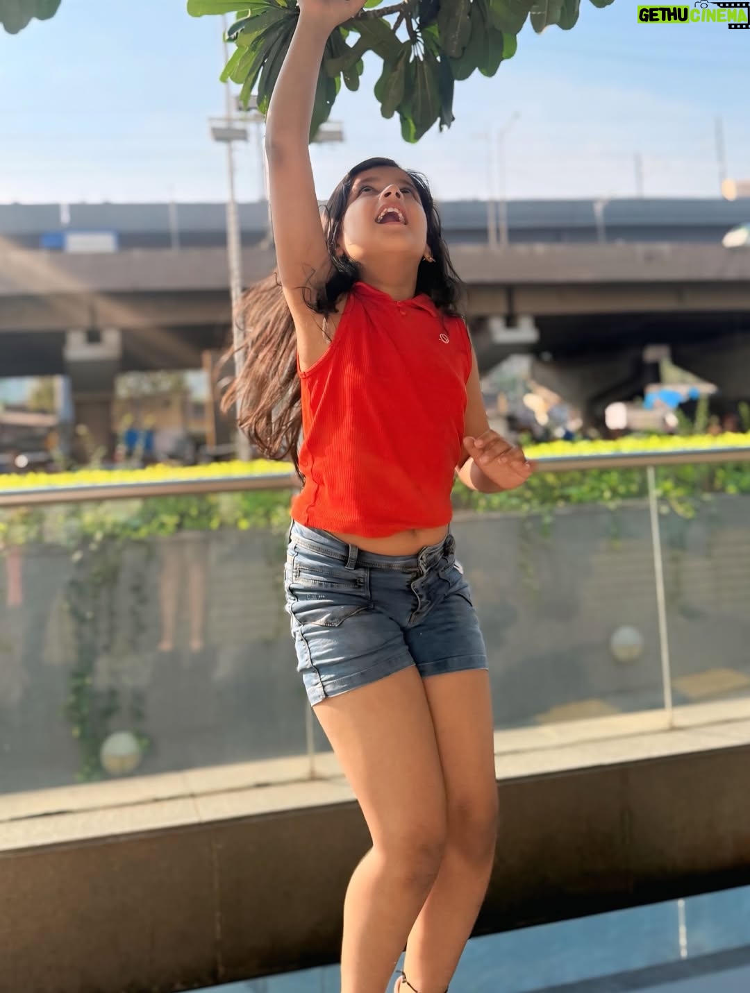 Ananya Gambhir - 4.5K Likes - Feeling cute 🥰 

Thanku @_shivam_1216  for these amazing gifts❤️