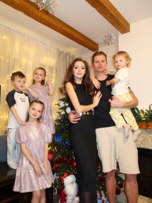 Anastasia Kostenko Instagram - С наступающим Новым 2026 годом, друзья!
Пусть он будет прекрасным, плодотворным и самым счастливым!
Пусть все будут здоровы и счастливы!