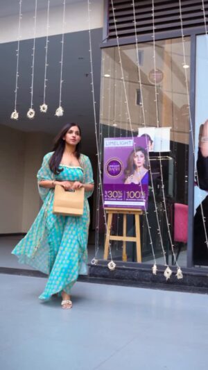 Anaya Pratap Instagram - This Diwali, I’m not just celebrating I’m shining better ✨

From everyday elegance to bold festive statements, @limelightdiamonds at Jewel India, Jaipur has a sparkle for every story 💎

Pure as the Kohinoor, 100% carbon, ethically grown it’s luxury you can feel.

The Annual Bash is ON:
✨ 30% OFF on Diamonds
✨ 100% OFF on Making Charges

Come, experience brilliance that stays with you 💛 

#LimelightDiamonds #LabGrownDiamonds #LetsGetReal #ConsciousYouByLimelight #DiamondJewellery #LimelightAnnualBash