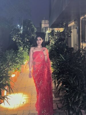 Anaya Pratap Instagram - Saree, sparkle & shenanigans — it’s Diwali, baby! ✨💃”
• “Lit from within (and a little from the diyas too) 🔥💛”