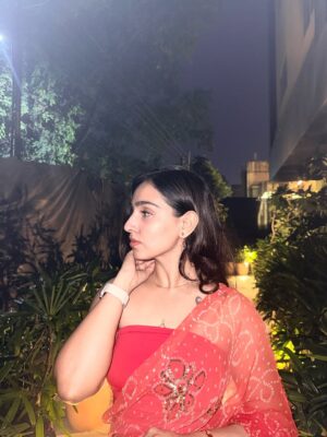 Anaya Pratap Instagram - Saree, sparkle & shenanigans — it’s Diwali, baby! ✨💃”
• “Lit from within (and a little from the diyas too) 🔥💛”