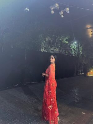Anaya Pratap Instagram - Saree, sparkle & shenanigans — it’s Diwali, baby! ✨💃”
• “Lit from within (and a little from the diyas too) 🔥💛”