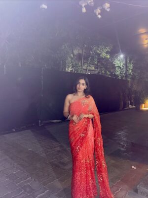 Anaya Pratap Instagram - Saree, sparkle & shenanigans — it’s Diwali, baby! ✨💃”
• “Lit from within (and a little from the diyas too) 🔥💛”