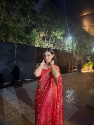 Anaya Pratap Instagram - Saree, sparkle & shenanigans — it’s Diwali, baby! ✨💃”
• “Lit from within (and a little from the diyas too) 🔥💛”