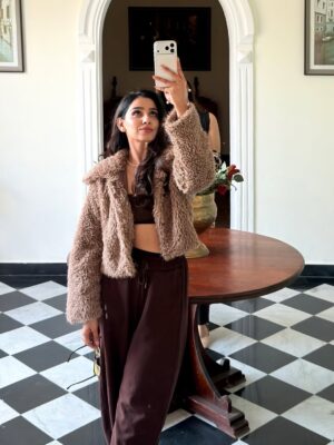 Anaya Pratap Instagram - Nothing makes me happier than showing off my professional and disgustingly brilliant side, just to remind them there is an actual brain behind this pretty face.
Location- @dolcevitapushkar