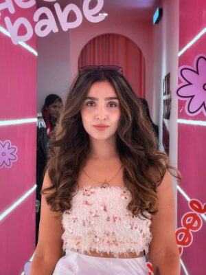 Anaya Pratap Instagram - I’m in my party dress 👗 @newme.asia