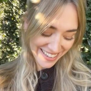 Andrea Bowen Instagram - Cringing a little at my ābonjourā here but mostly so excited!!
Canāt wait to see you at Desperate Con on May 30th and 31st!
Go to @unionconventions for ticket info!