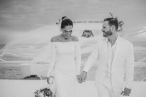 Andrea Meza Instagram - Ayer se cumpliĂł un año del mejor dĂa 🤍💍 01/11
Seeing these photos makes me want to relive it all over again.
Happy anniversary, my love @yoryanantonio 🤍
I love you, forever!