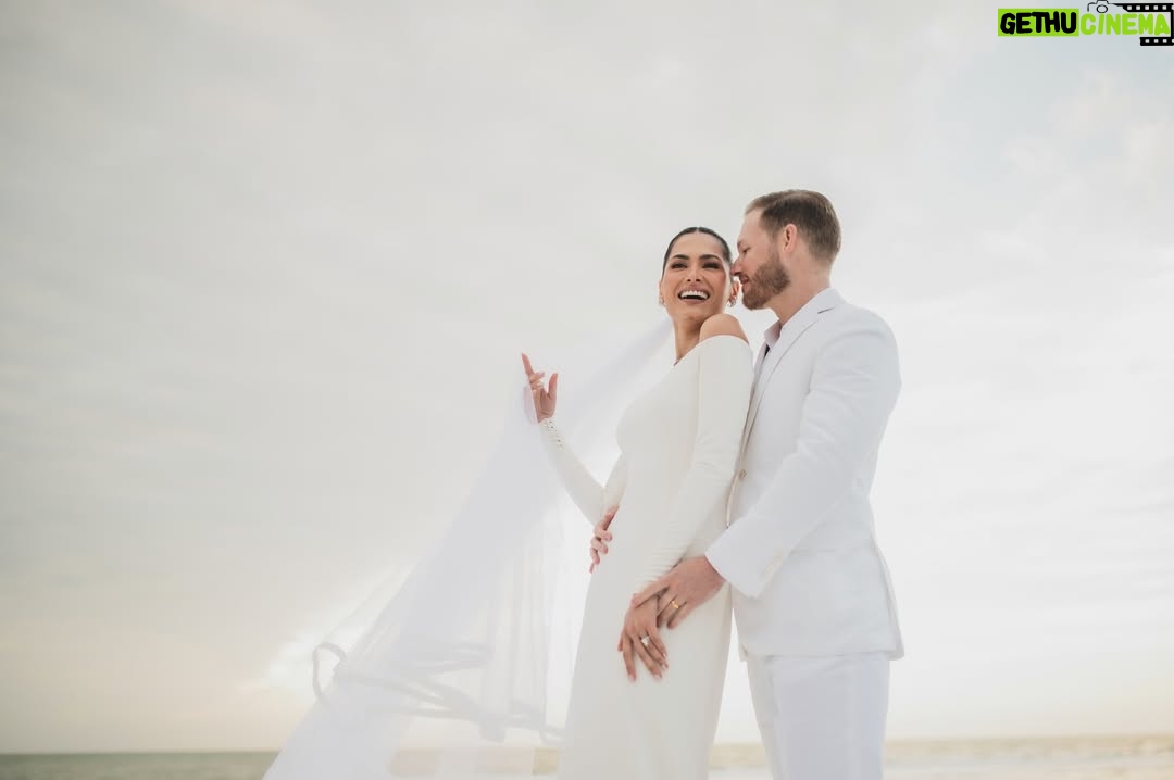 Andrea Meza - 53.7K Likes - Ayer se cumplió un año del mejor día 🤍💍 01/11
Seeing these photos makes me want to relive it all over again.
Happy anniversary, my love @yoryanantonio 🤍
I love you, forever!