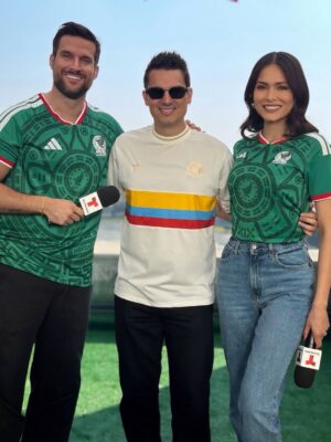 Andrea Meza Instagram - Cuando la fiebre mundialista pega… ¡nos venimos a México! 🔥🇲🇽⚽️
Sorteo, emociĂłn y una aficiĂłn que no se compara đź’š
H&M @andreisansores