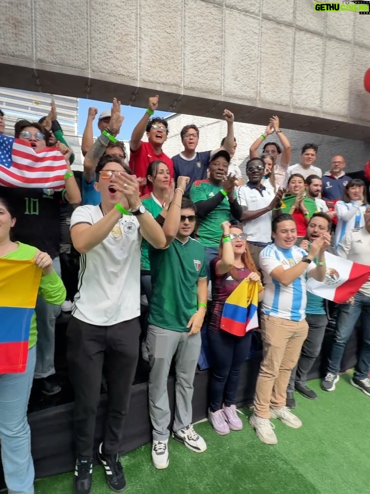 Andrea Meza - 48.2K Likes - Cuando la fiebre mundialista pega… ¡nos venimos a México! 🔥🇲🇽⚽️
Sorteo, emoción y una afición que no se compara 💚

H&M @andreisansores