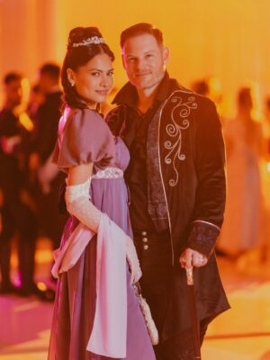 Andrea Meza Instagram - A Bridgerton kind of night đź’ś
.
Celebrando el cumpleaños de mi querido @carlosadyan
📸 @leandromfoto