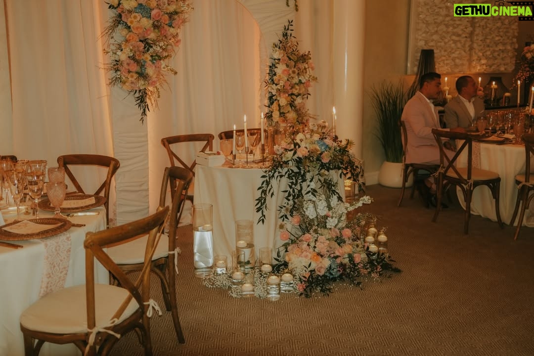Andrea Meza - 53.7K Likes - Ayer se cumplió un año del mejor día 🤍💍 01/11
Seeing these photos makes me want to relive it all over again.
Happy anniversary, my love @yoryanantonio 🤍
I love you, forever!