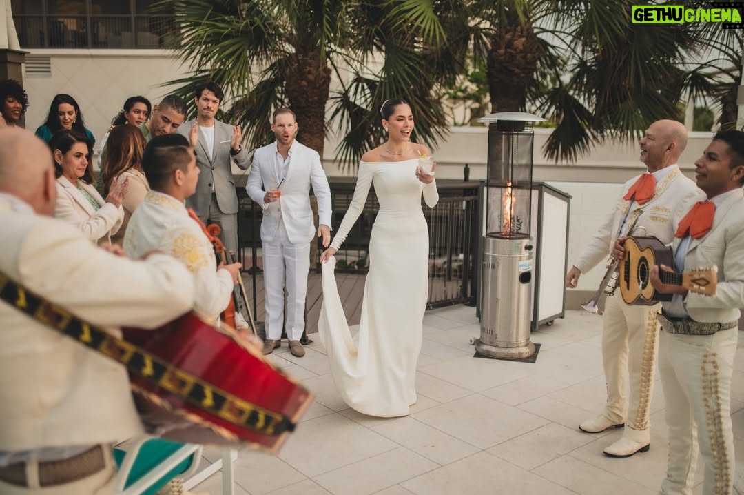 Andrea Meza - 53.7K Likes - Ayer se cumplió un año del mejor día 🤍💍 01/11
Seeing these photos makes me want to relive it all over again.
Happy anniversary, my love @yoryanantonio 🤍
I love you, forever!