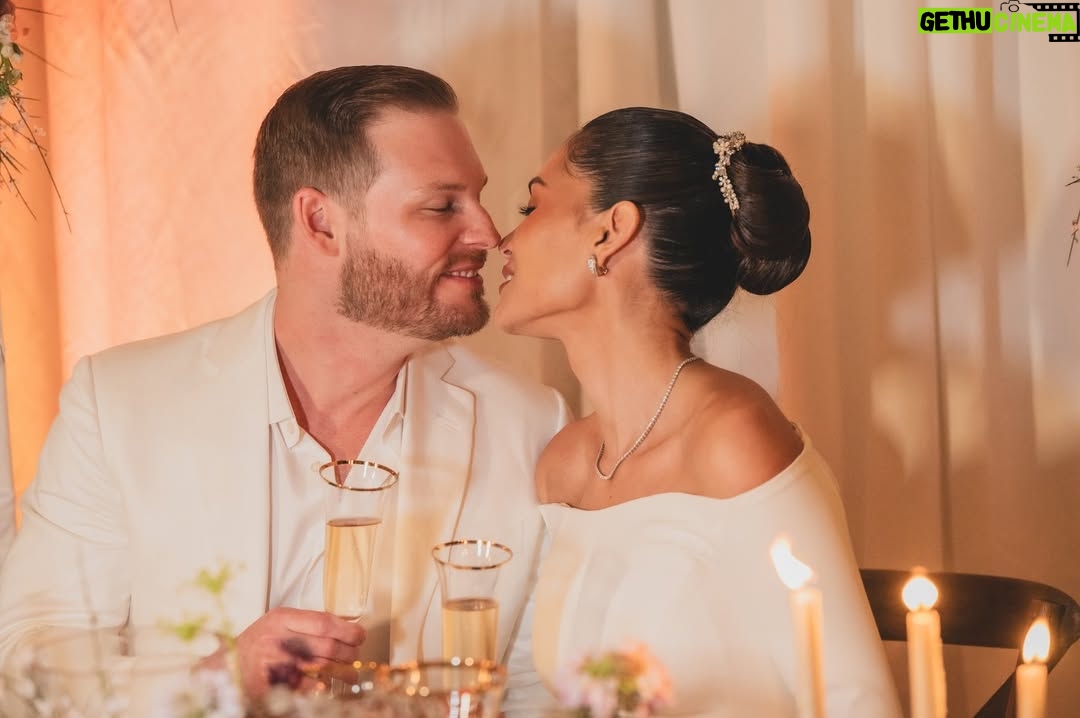 Andrea Meza - 53.7K Likes - Ayer se cumplió un año del mejor día 🤍💍 01/11
Seeing these photos makes me want to relive it all over again.
Happy anniversary, my love @yoryanantonio 🤍
I love you, forever!
