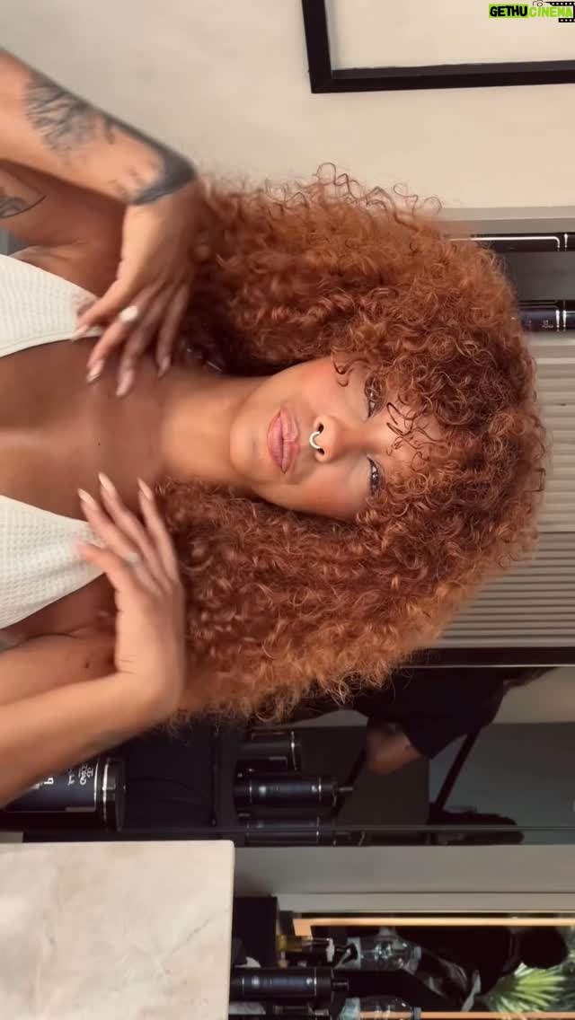 Andressa Alves - 340 Likes - Digam oi à minha nova versão.
É, mores… veio aí e veio forte!!!
