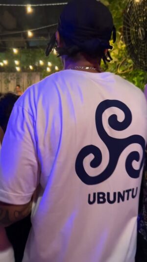 Andressa Alves Instagram - A Experiência Jamaica tá pegando fogo!
Bailar Baobá, Ubuntu e Colaborae juntas até as 4h da manhã 🇯🇲

Uma colaboração entre Bailar Baobá, Experiência Jamaica e Ubuntu Produções, com apoio da Colaborae e VRY Company sempre deixando forte. 

Chega mais e se junta a essa energia? 🤤

🎥 @kyra.b.ferreira 

#ExperiênciaJamaica #BailarBaobá #UbuntuProduções #Colaborae #VRYCompany #CulturaViva #ColaboraçãoÉForça #atéas4h