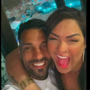 Andressa Soares Instagram - Dia 23 de dezembro ❤️
8 anos de casados🥹😍
É tão bom olhar para nós e ter a certeza de que estamos no caminho certo. 
Te amo demais ❤️❤️❤️
Obrigada por sempre estar ao meu lado.
Obrigada pela nossa família ❤️