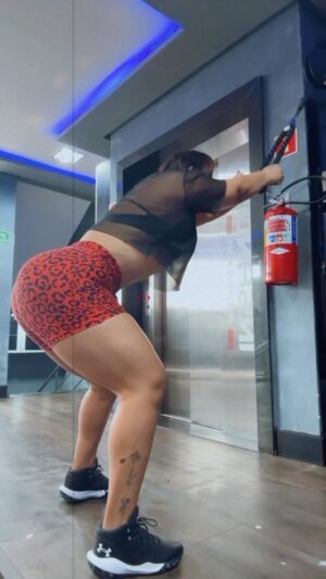 Andressa Soares Instagram - Estou adorando treinar membros superiores 😍
@insanoacademia
@pt_sabrinafranco