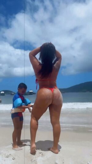 Andressa Soares Instagram - Pé na areia … 🏖️