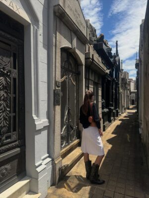 Anesa Lipa Instagram - Week in Argentina!! 🤍🇦🇷🤍 Bright walls,endless beats, beating hearts!!