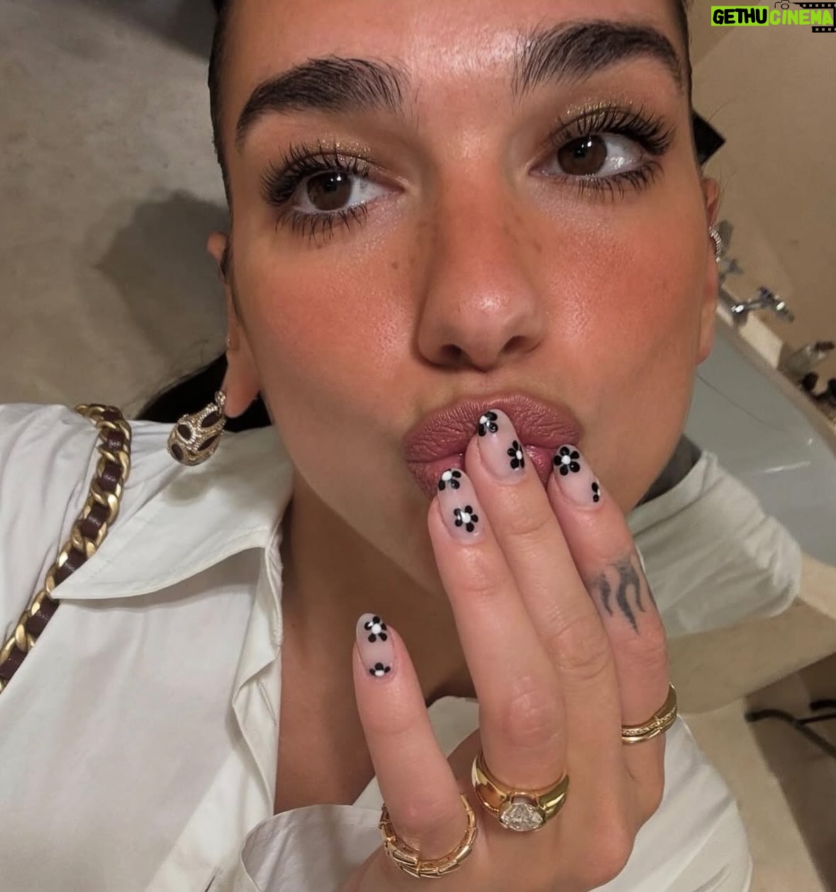 Anesa Lipa - 29.4K Likes - ❤️ HAPPY BIRTHDAY DUA!! ❤️
From the moment you came to my life, you’ve filled it with love,joy and pride.Watching you grow into incredible woman today has been the greatest gift of my life!
May this new decade bring you endless happiness,success,love and all the dreams you’ve ever wished for!!
I’m so proud of you and can’t wait to see all the joy and love next chapter brings you!
I love you!! Te dua!! ❤️❤️❤️
