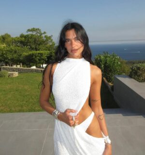 Anesa Lipa Instagram - ❤️ HAPPY BIRTHDAY DUA!! ❤️
From the moment you came to my life, you’ve filled it with love,joy and pride.Watching you grow into incredible woman today has been the greatest gift of my life!
May this new decade bring you endless happiness,success,love and all the dreams you’ve ever wished for!!
I’m so proud of you and can’t wait to see all the joy and love next chapter brings you!
I love you!! Te dua!! ❤️❤️❤️