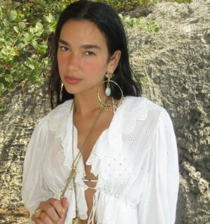 Anesa Lipa Instagram - ❤️ HAPPY BIRTHDAY DUA!! ❤️
From the moment you came to my life, you’ve filled it with love,joy and pride.Watching you grow into incredible woman today has been the greatest gift of my life!
May this new decade bring you endless happiness,success,love and all the dreams you’ve ever wished for!!
I’m so proud of you and can’t wait to see all the joy and love next chapter brings you!
I love you!! Te dua!! ❤️❤️❤️